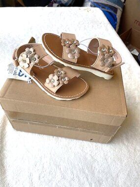 NWT- Annie floral sandals for toddlers Size 7M